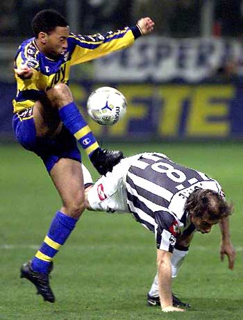 中足联官方：俱乐部中超赢球奖限额300万，亚冠限额600万