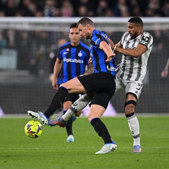 外媒：谢菲联有意韩国国脚边卫薛英佑，球员解约金500万欧